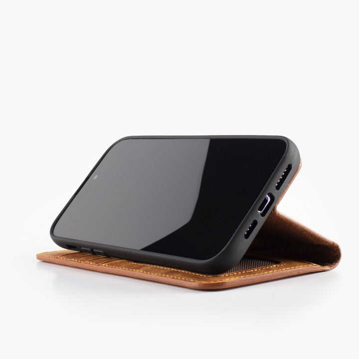 Wachikopa Leather Magic Book Case 2 in 1 for iPhone 16 Pro Brown