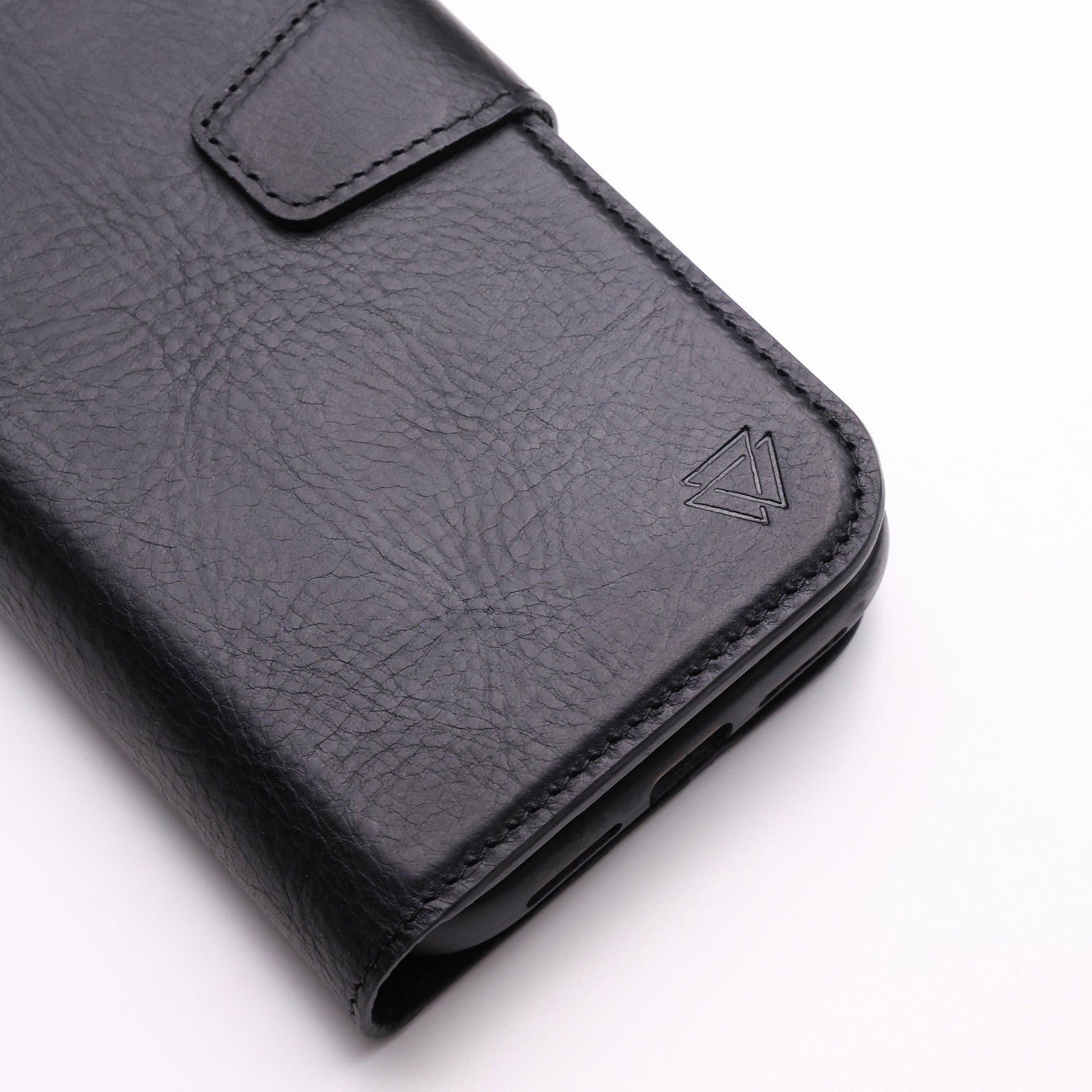 Wachikopa Leather Magic Book Case 2 in 1 for iPhone 17 Pro Black
